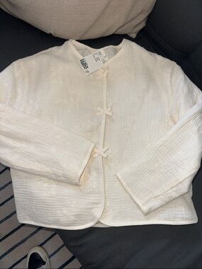 HM kids bow detail cream muslin jacket with snap closure size 8/10 NWT